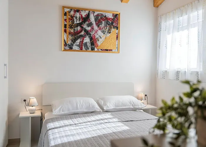 Modean In - Haus Fuer 2-3 Personen Pula